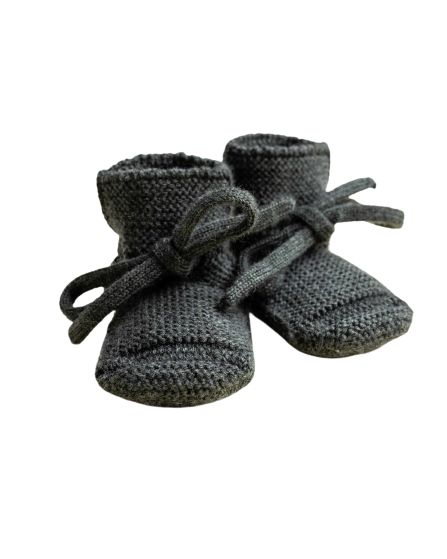hvid-slofjes-van-merino-wol-pine-removebg-preview