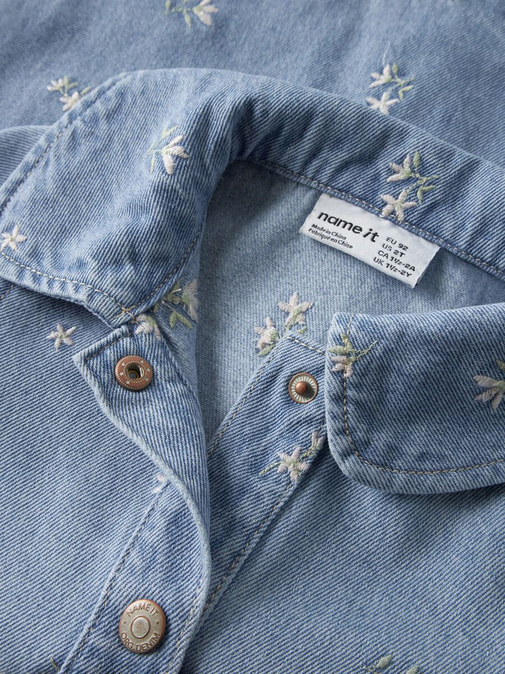 NMFPIPER LS DNM DRESS 3614-ZA Light Blue Denim FLOWER EMB