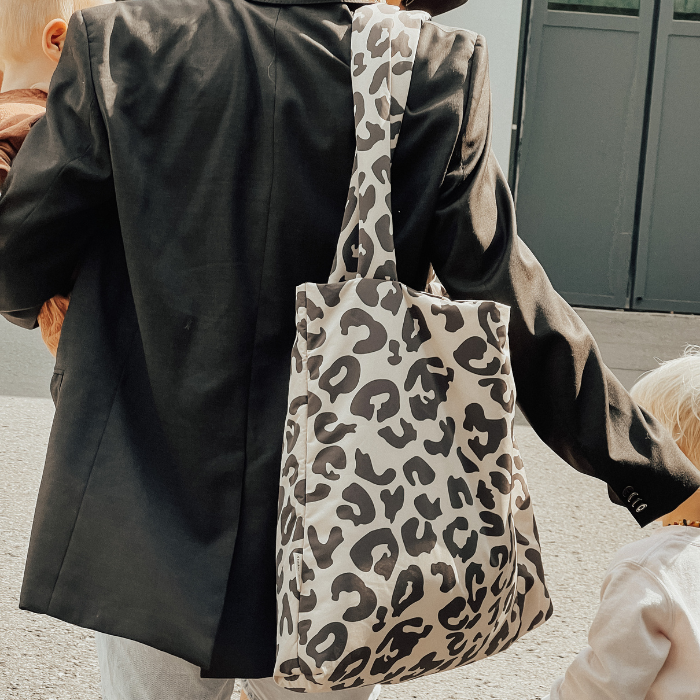175-0058_studio_noos_mom_bag_holy_cow_puffy_5_