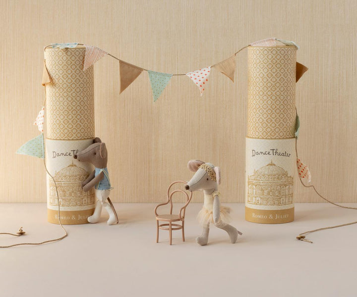 Ballet dancer mouse, Big brother