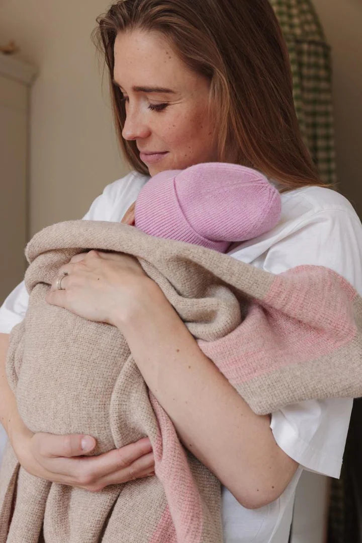 Deken Gilbert sand/bubblegum