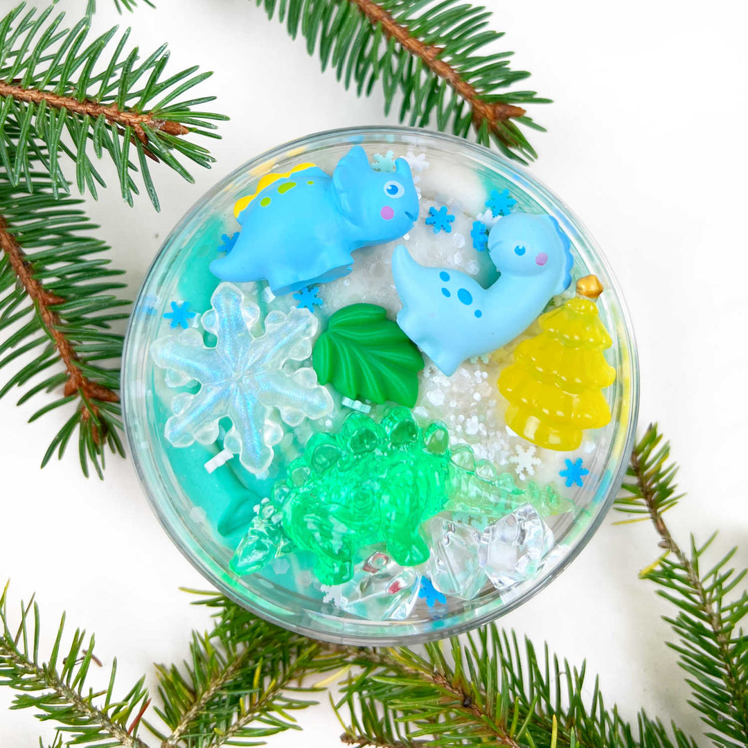 Surprise pot dino in the snow