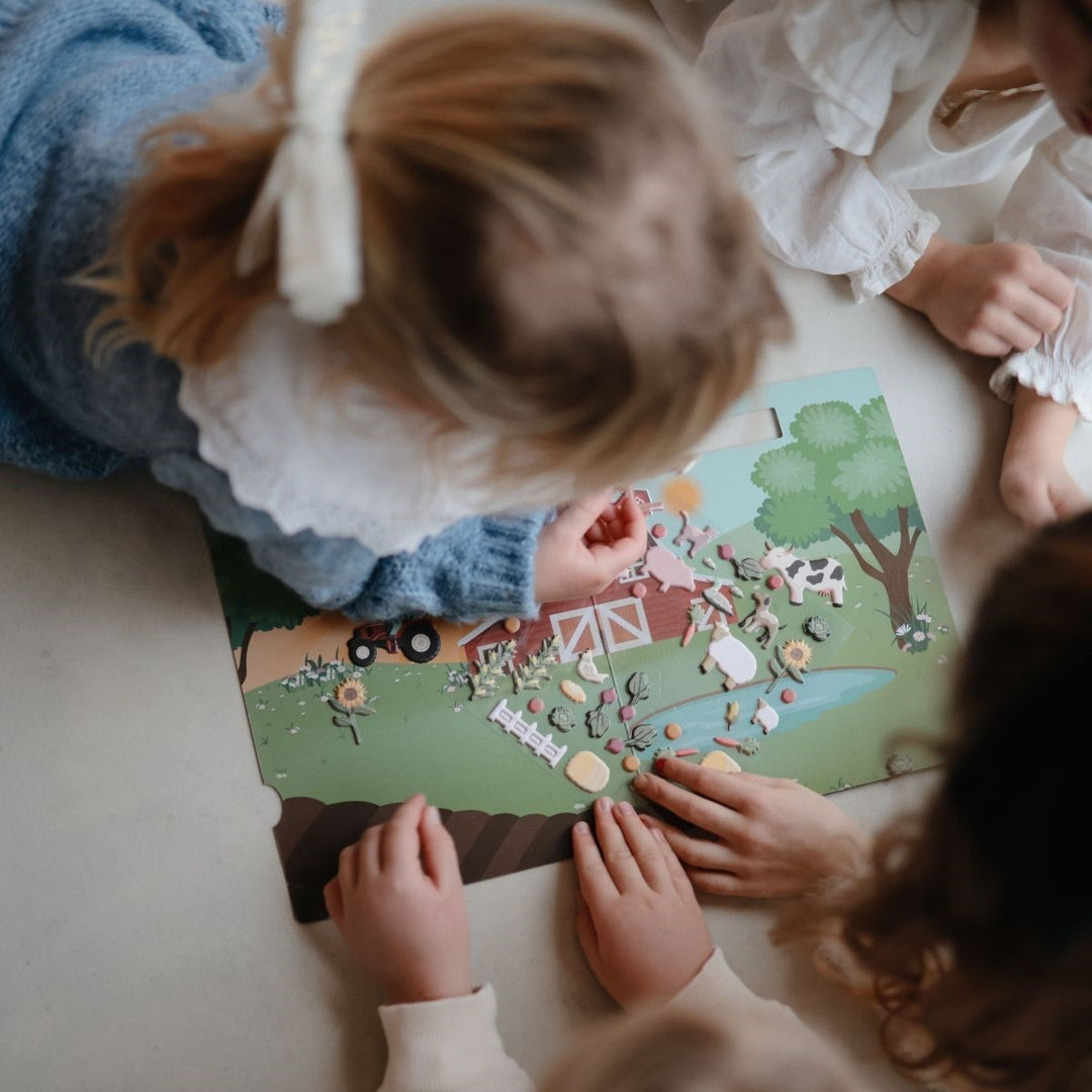 mushie--sticker-book--space-2