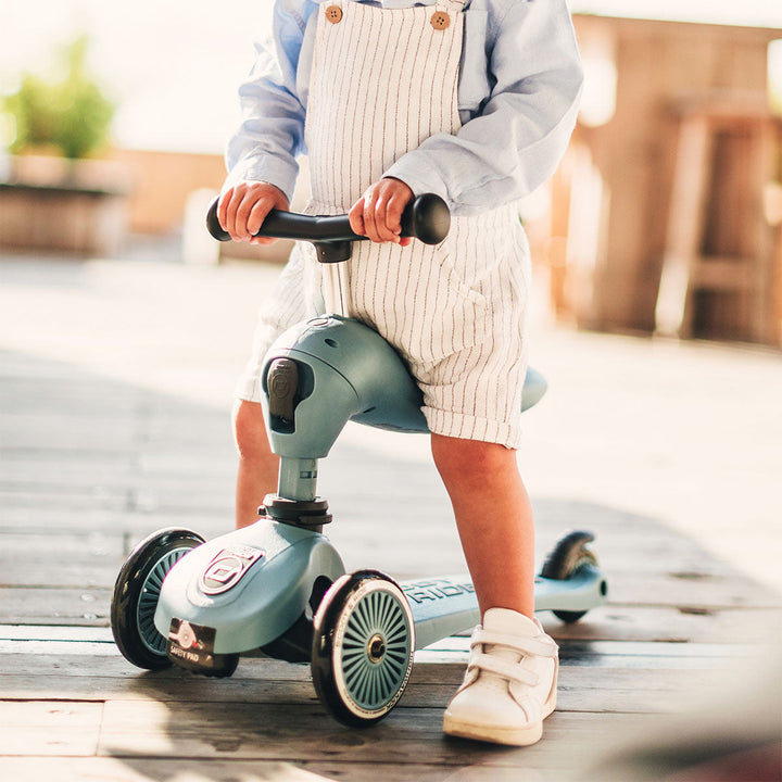 Scoot_and_ride_HWK1-STEEL-SEAT-BOY_7777